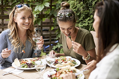 young-women-eating-lunch-on-restaurant-patio