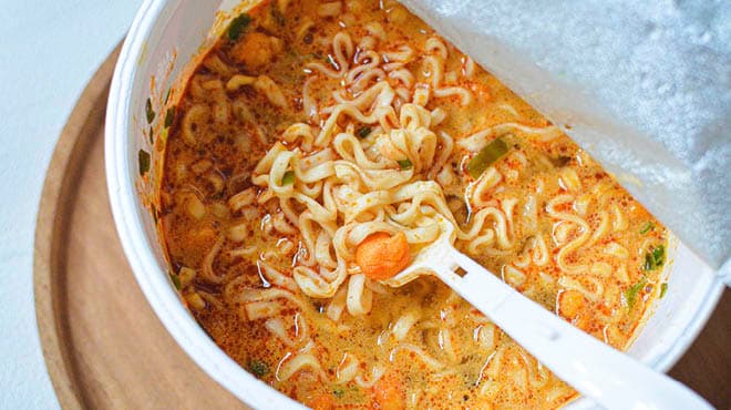 Instant soup with noodles