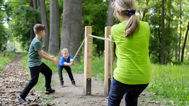 Kids pulling rope exercise station