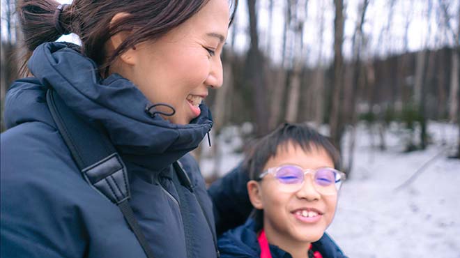 winter outdoor lady and girl 660x370